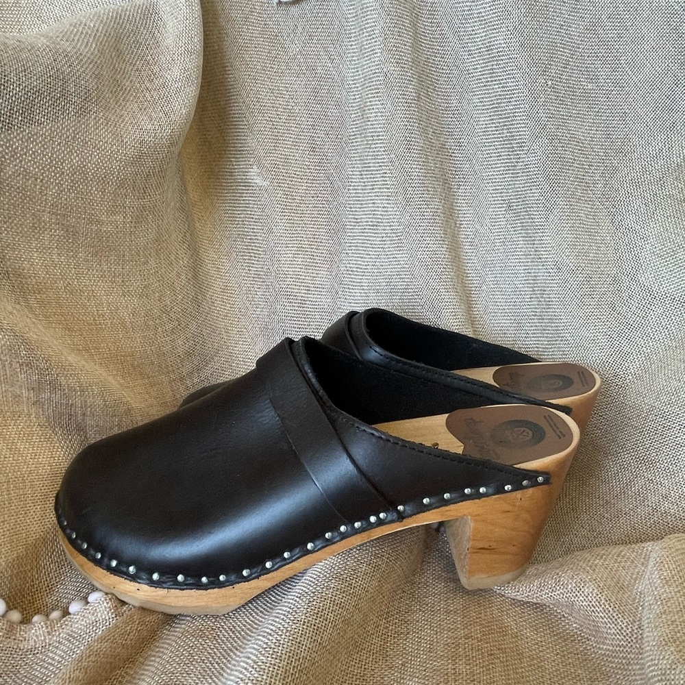 New leather clogs Size 038